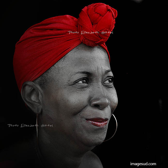 Portrait de femme, afrique, noir blanc et rouge