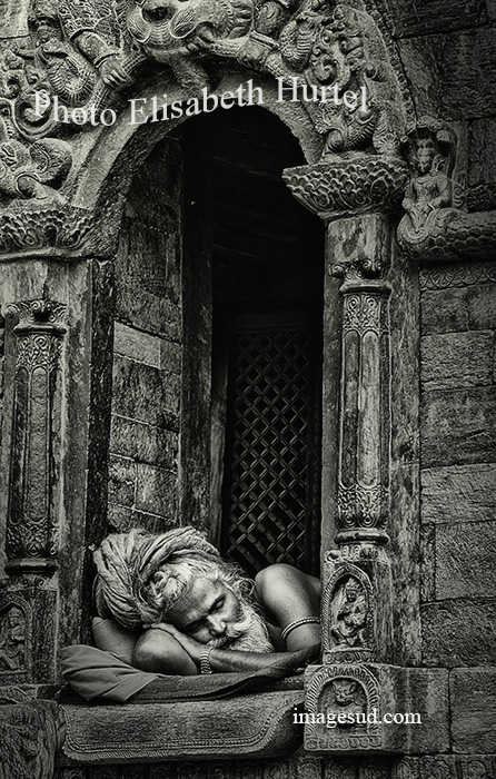 Le Sadhu endormi, Inde-n5974-nb