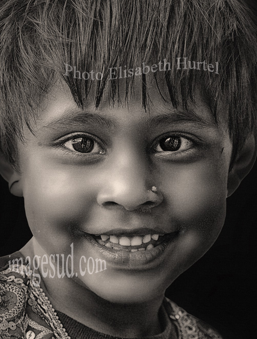 Nepalese young girl, portrait / Petite fille du Nepal, portrait