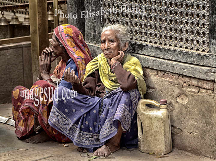 Mendiantes, scène de rue à Katmandou, street scene in Kathmandu, Nepal