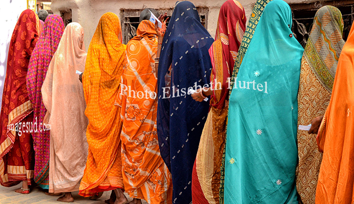Nepal : scene de rue. Street scene.
