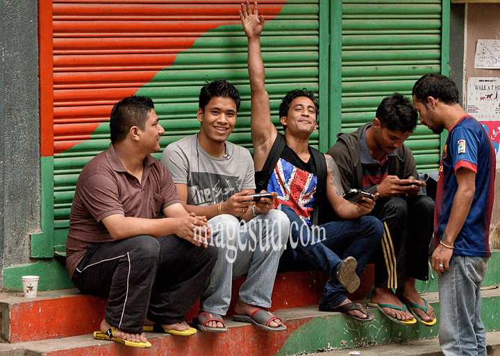 Nepal : les jeunes, la nouvelle vague. Nepal : young people, street scene